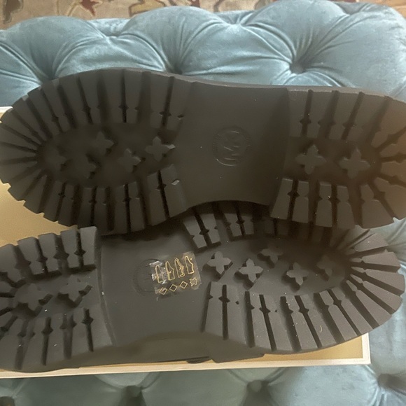 Micheal Kors Parker Lug Shoes - Picture 4 of 5